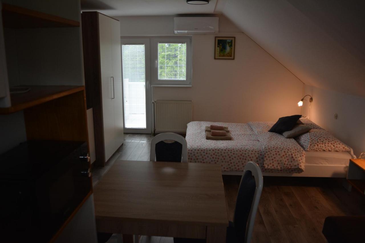Rooms Lucijana Jezerce Εξωτερικό φωτογραφία