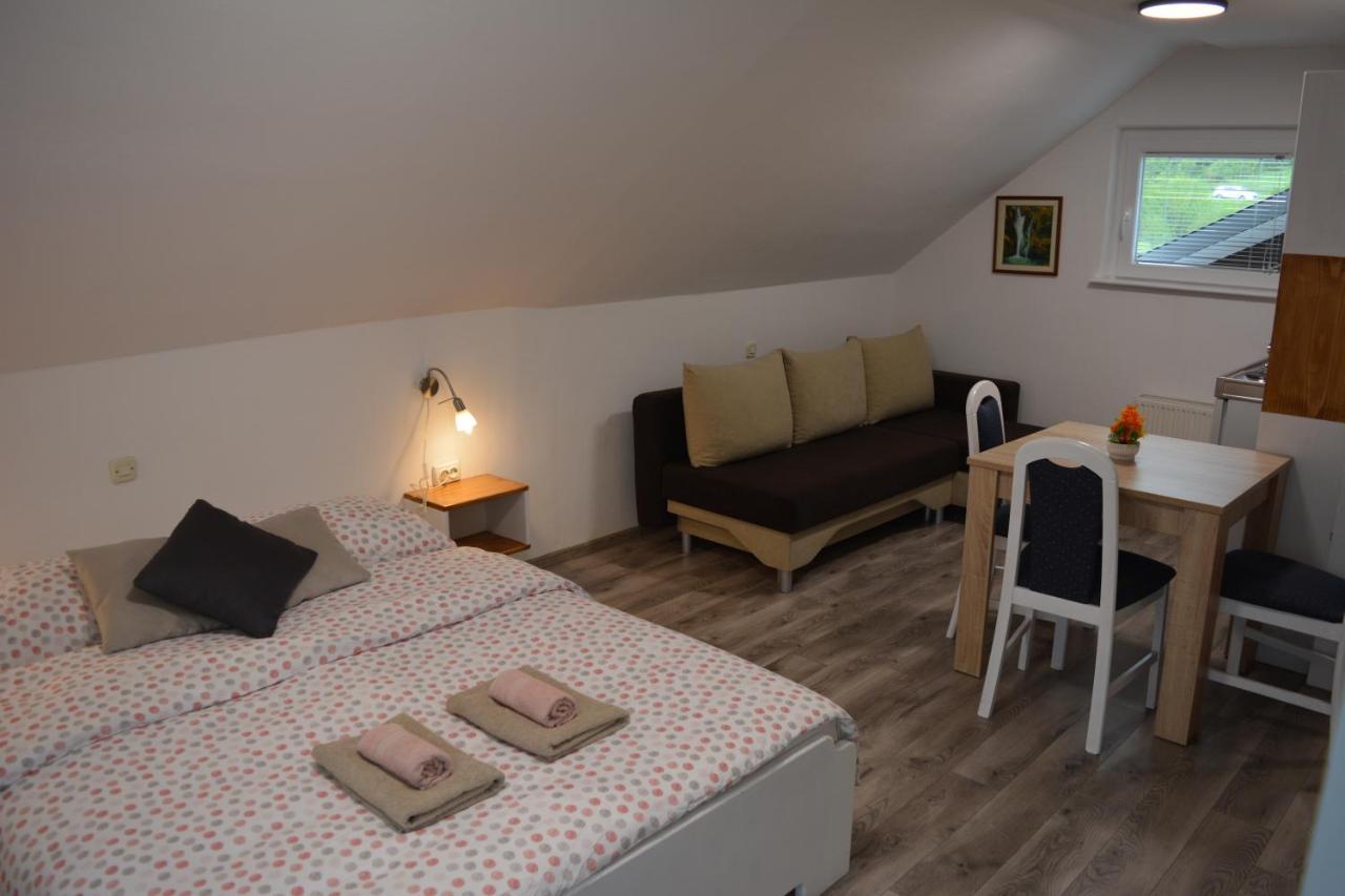Rooms Lucijana Jezerce Εξωτερικό φωτογραφία