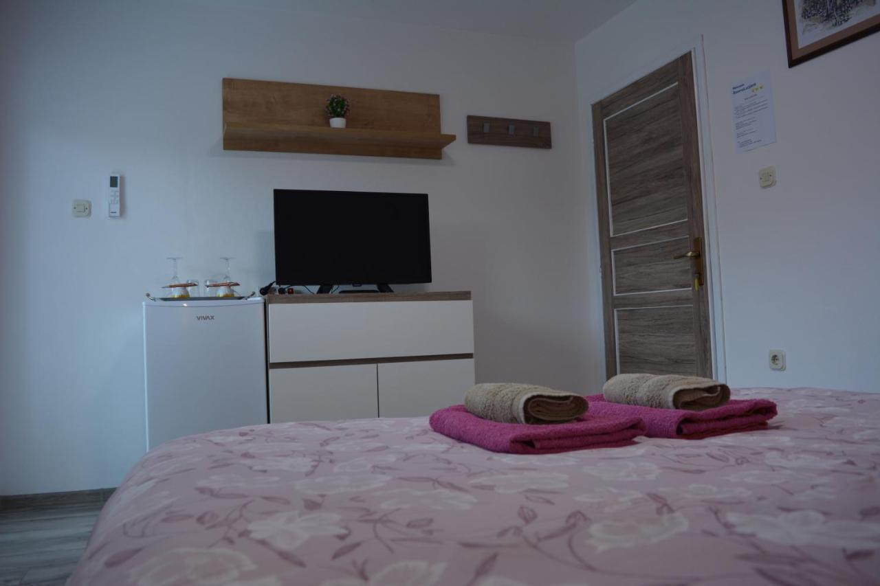 Rooms Lucijana Jezerce Εξωτερικό φωτογραφία