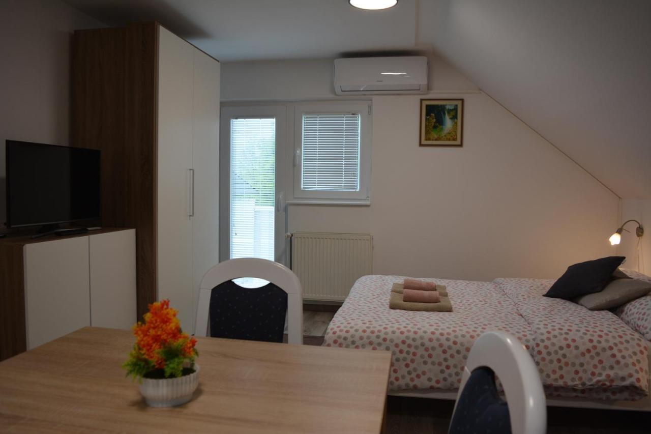 Rooms Lucijana Jezerce Εξωτερικό φωτογραφία
