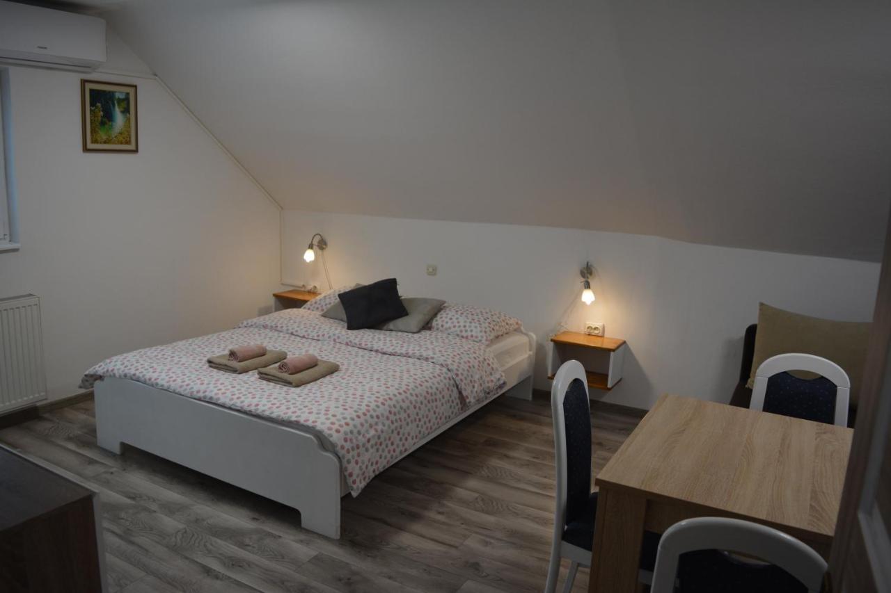 Rooms Lucijana Jezerce Εξωτερικό φωτογραφία