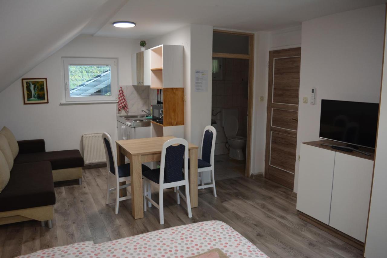 Rooms Lucijana Jezerce Εξωτερικό φωτογραφία